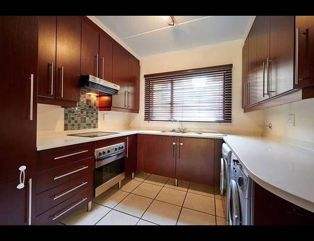 3 BEDROOM APARTMENT RENTED IN SUNNINGHILL